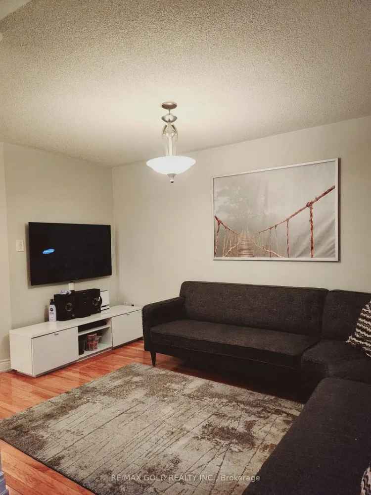 House For Sale in Mississauga, Ontario