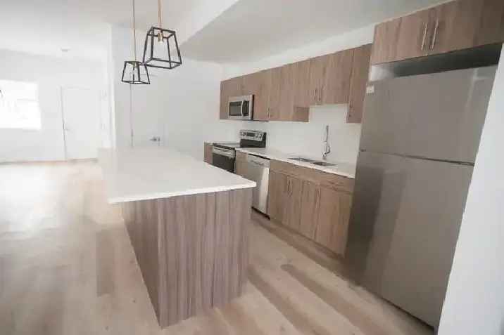 Rent 3 Bedroom Duplex in Winnipeg with Modern Amenities