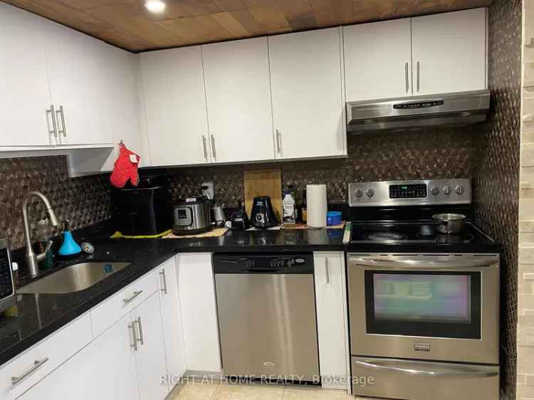 Buy Condo in Cooksville with Open Concept Kitchen and 2 Bedrooms