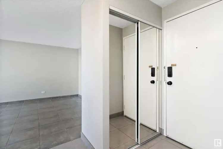 Downtown River Valley View Condo Updated Kitchen Whyte Ave Amenities