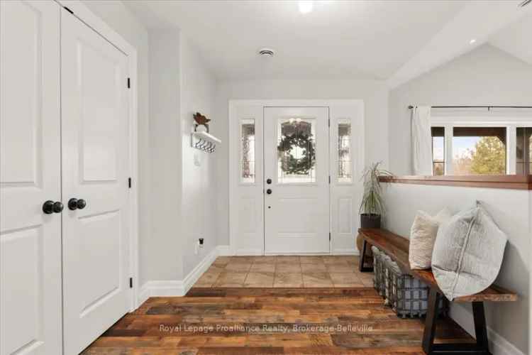 Luxury 3-Bedroom Home with 4-Car Garage Near Trent River