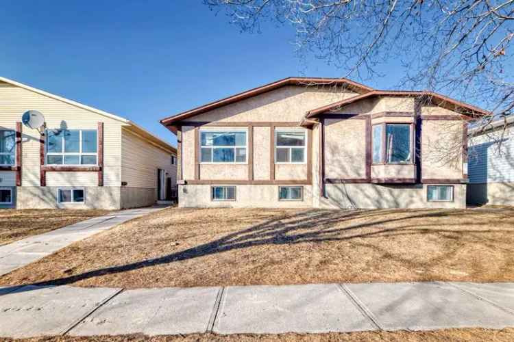 House For Sale in Calgary, Alberta