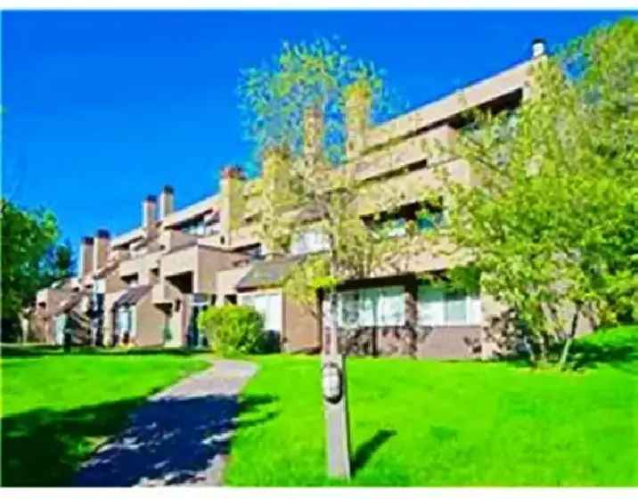 2 Bedroom, 2 Bath & 2 Parking Stall Condo in Patterson