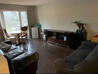 Rent 2 Rooms Apartment in Toronto with Spacious 149 m²