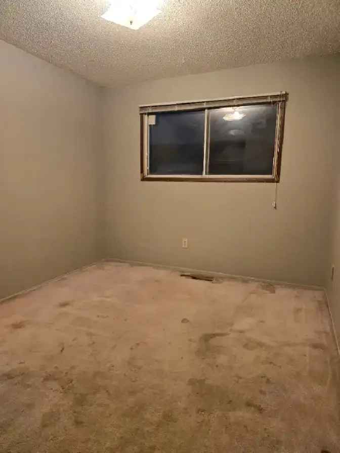 INGLEWOOD 2 BEDROOM MAIN FLOOR