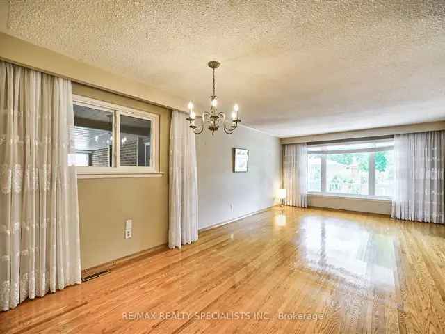 House For Sale in Mississauga, Ontario