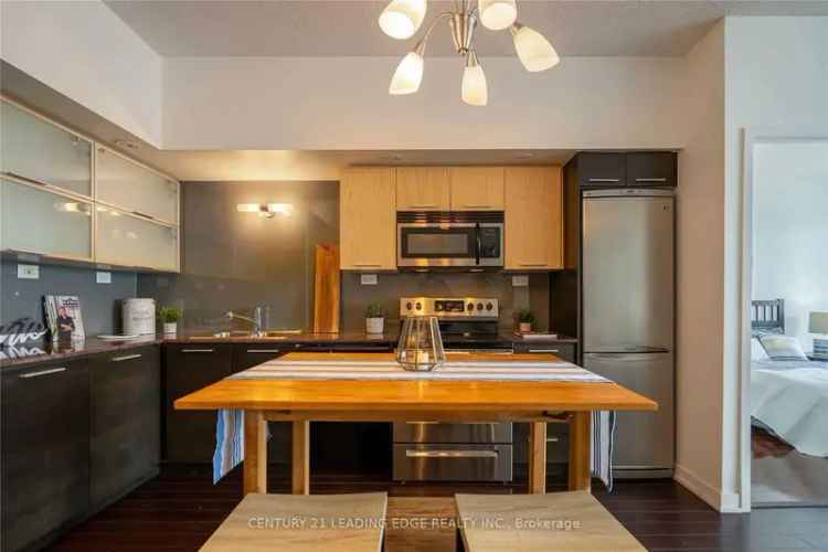 Rent 2 Bedroom Apartment in Downtown Toronto with Modern Features