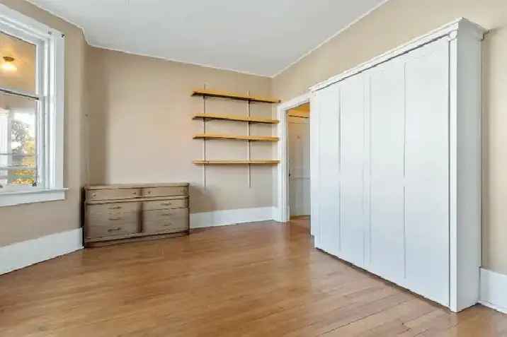 Downtown Regina Studio Suite in Historic Building