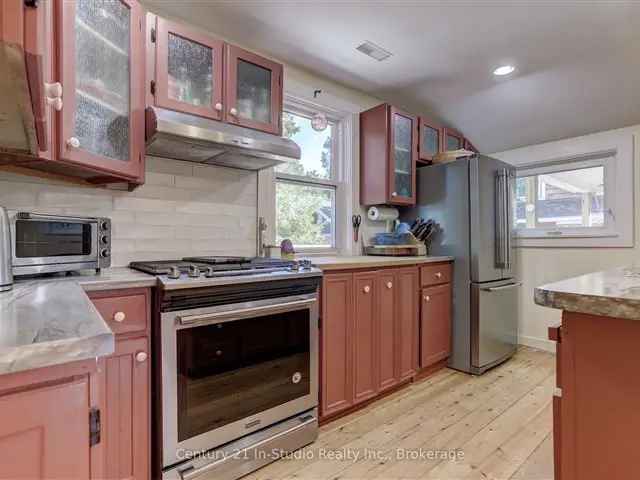 House For Sale in 220, Belcher Lane, Southampton, Ontario