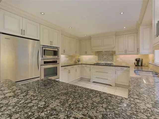 Large Custom Built Home in Burnhamthorpe Gardens