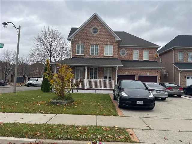 Stunning 4 Bedroom Home For Rent In Brampton