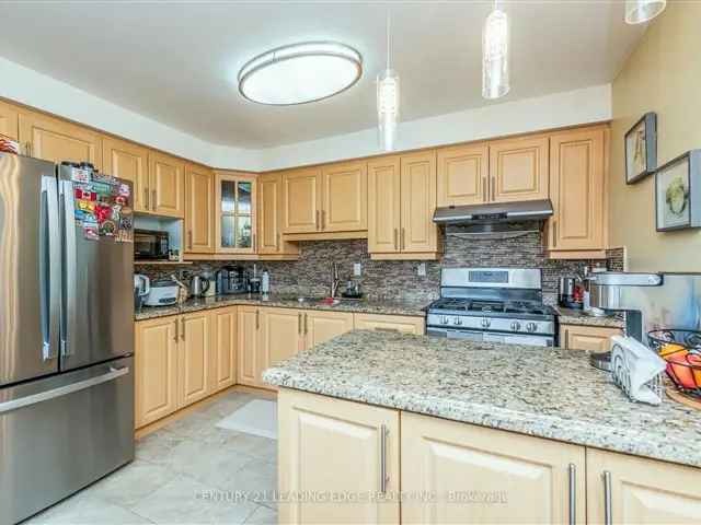 3-Bedroom Condo Townhouse Near University Updated Kitchen Hardwood Floors