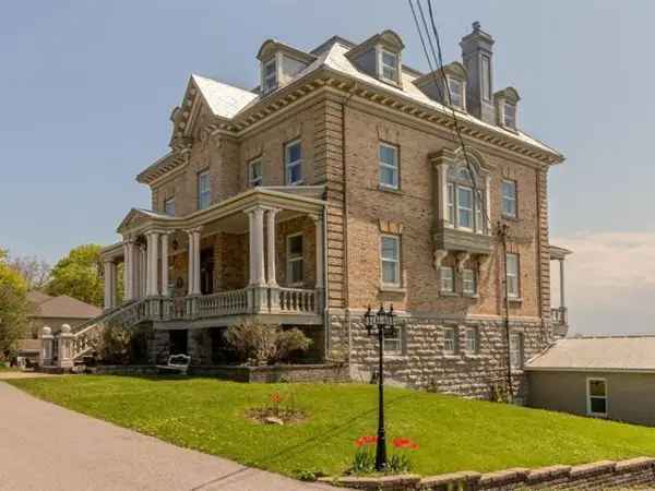 Victorian Manor for Sale in Portneuf