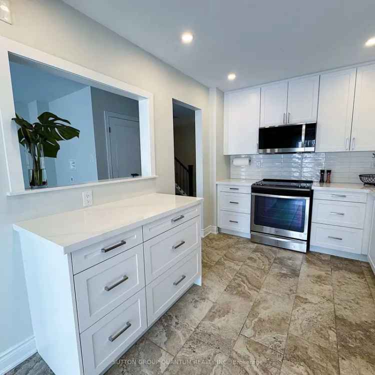 Erin Mills Newly Renovated Townhouse Near Parks Schools and Highways