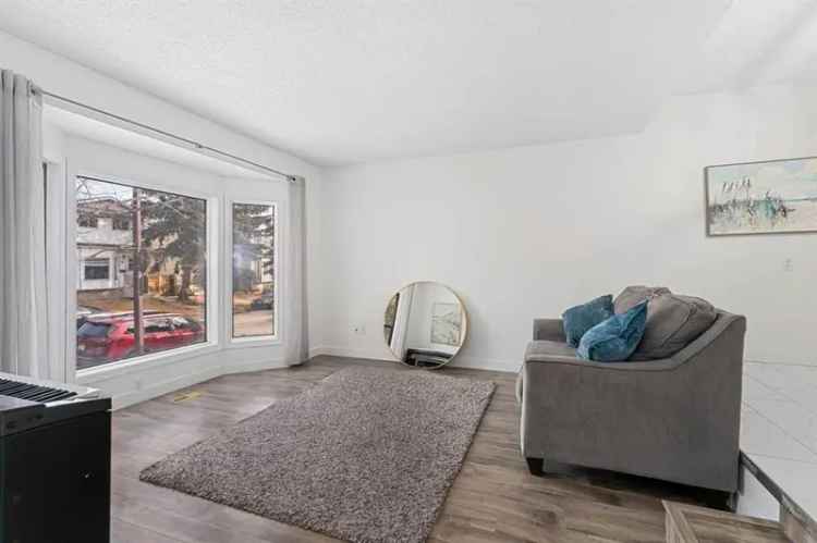 House For Sale in Calgary, Alberta