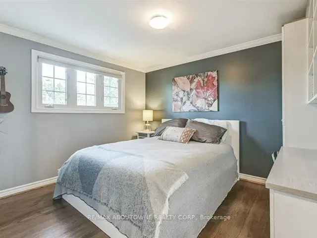 House For Sale in Oakville, Ontario