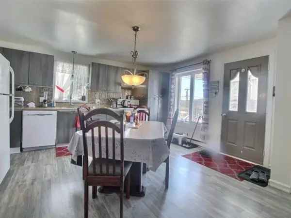 Bungalow for Sale 3 Bedrooms Recently Renovated