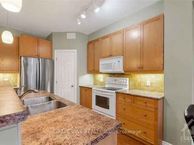 3 Bed 3 Bath Townhome in Barrhaven East with Hot Tub