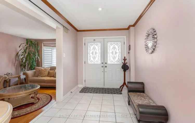 House For Sale in Brampton, Ontario