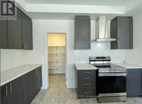 Modern 4-Bedroom Detached House in Barrie