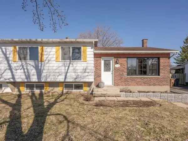 3-Bedroom Semi-Detached House with Pool Near Park and Highway 25