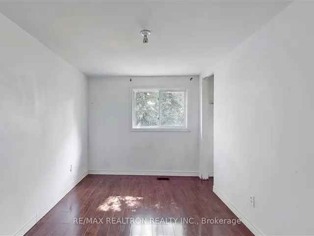 House For Sale in Toronto, Ontario