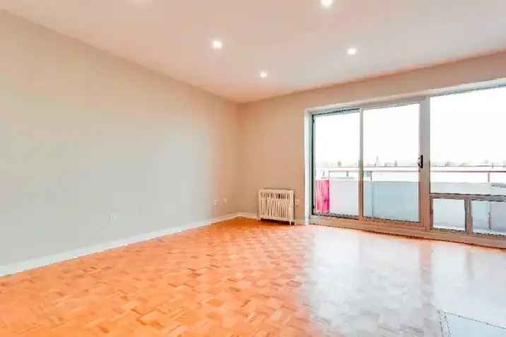 FULLY RENOVATED ONE BDRM APT IN GREAT BUILDING - ACROSS FROM SGH