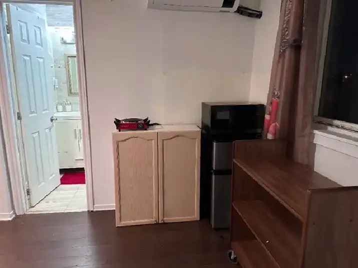 Room for Rent (2nd floor) close to Kennedy Subway/Eglinton Ave E