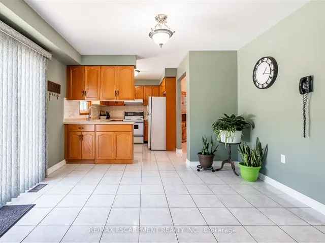 House For Sale in 35, Republic Avenue, Hamilton, Ontario