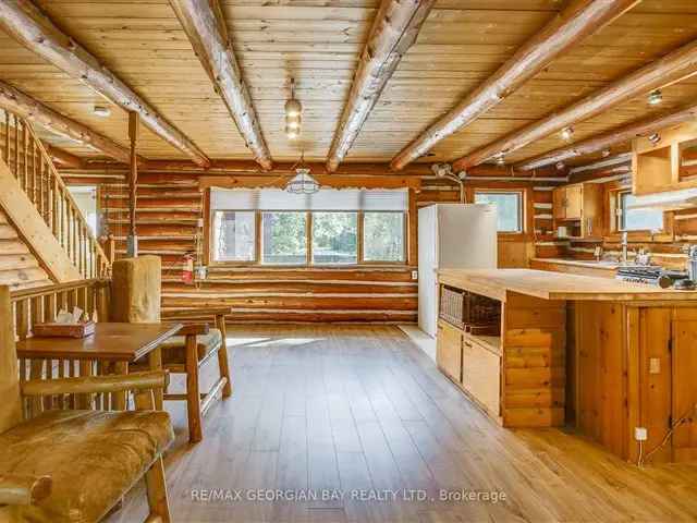 Balm Beach Log Home: Spacious Family Cottage Near Beach Amenities