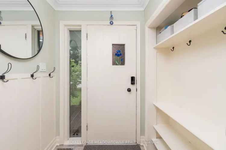 5-Bedroom Family Home Near Downtown Erin