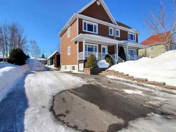 Two-Storey Semi-Detached House for Sale 3 Bedrooms Heated Garage