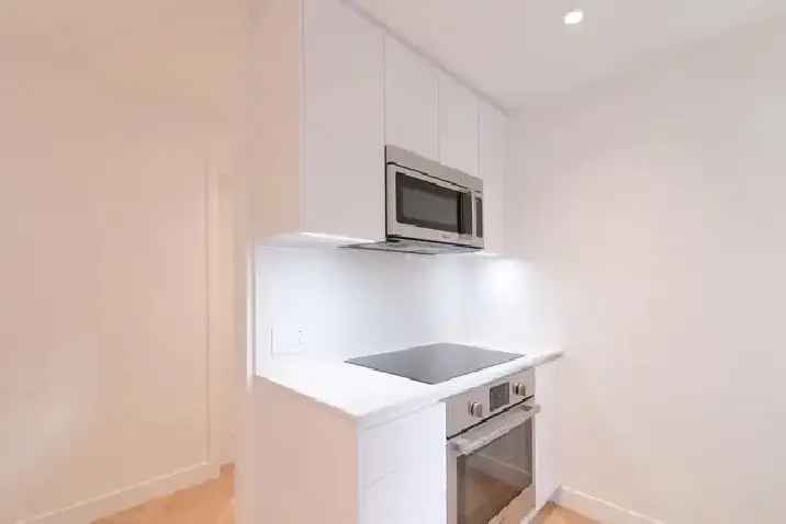 Renovated 2-Bedroom Apartment in Outremont