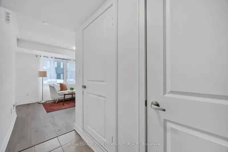 1200 sq ft Barrie Townhome - Modern, Low Maintenance, 2 Balconies