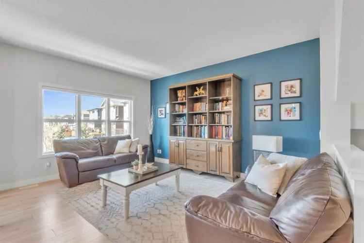 Stunning Family Home in Cochrane Heartland 3 Beds 35 Baths