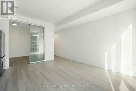 1 Bedroom 190m² Luxury Apartment in Toronto Entertainment District