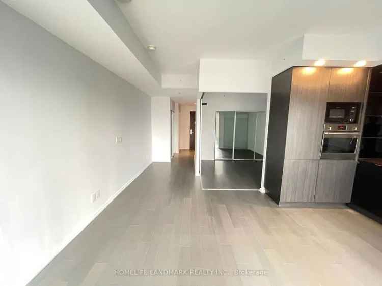 Luxurious INDX Condo in Financial District with City Hall View