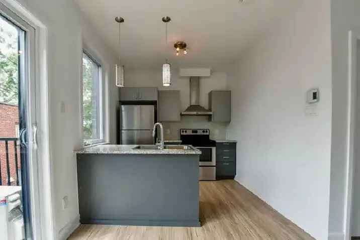 Renovated Studio Apartment near UdeM Metro