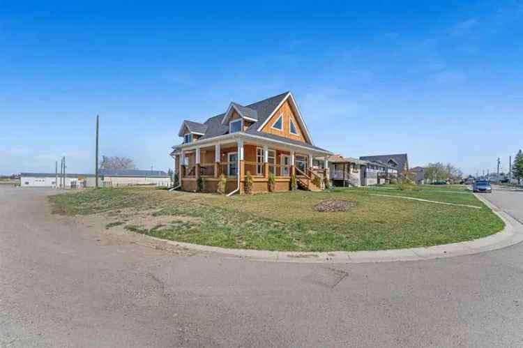 7-Bedroom 3.5-Bathroom Home in Vulcan