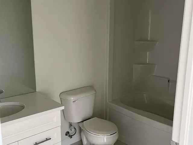 3 Bedroom 3 Washroom Detached House in Lakeshore