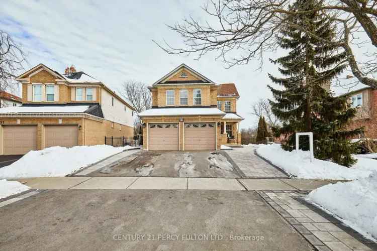 Luxury 4-Bed Whitby Home Ravine Lot Walkout Basement