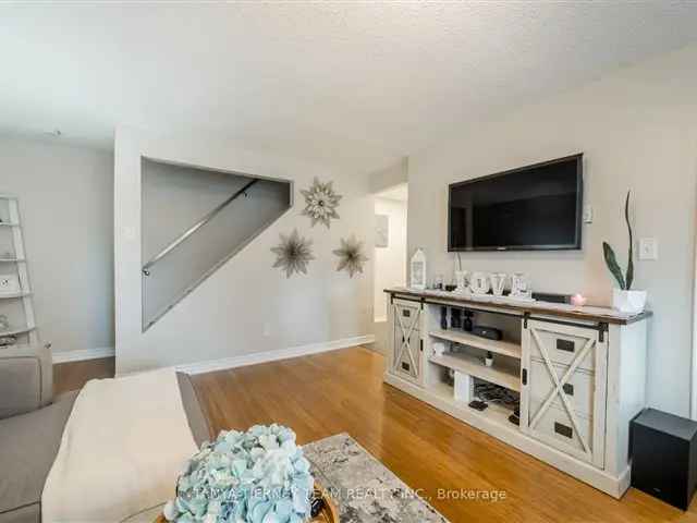 Renovated 3-Bedroom Condo Townhome Near Parks and Highway 407