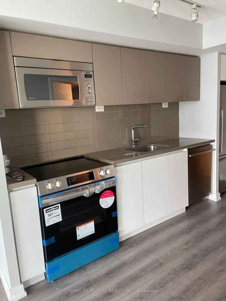 Bright 1-Bedroom Suite in Toronto with Amazing Amenities