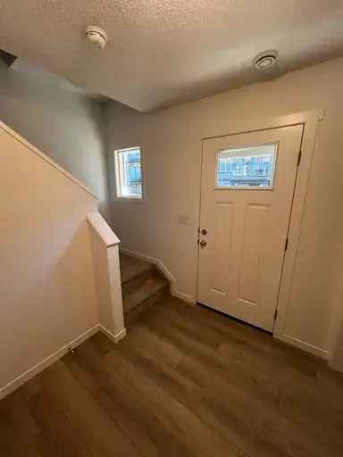 Modern Townhome for Rent in Edmonton with 3 Bedrooms and Garage