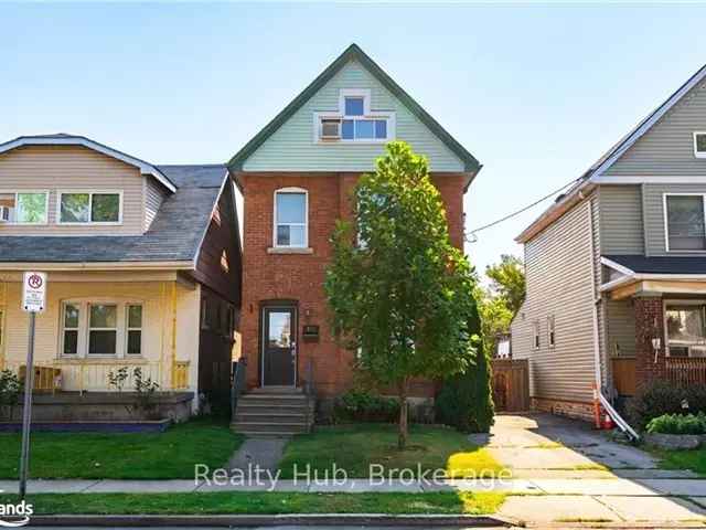 House For Sale in Hamilton, Ontario