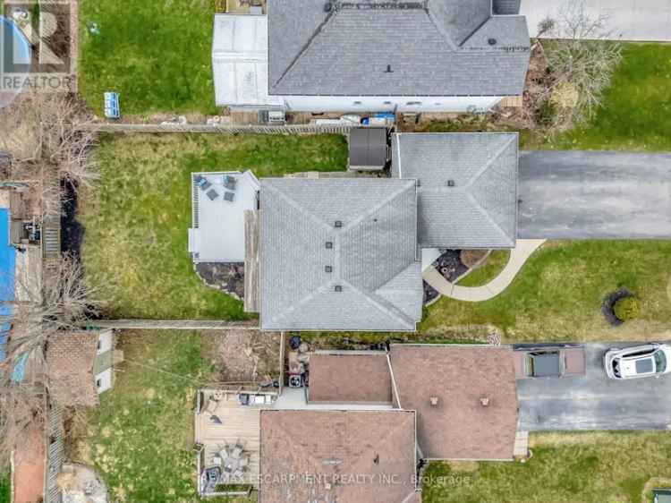 3-Bedroom 1.5-Bath Home 1600 Sqft Updated Kitchen Finished Basement