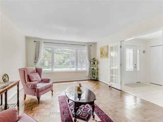 House For Sale in Richmond Hill, Ontario