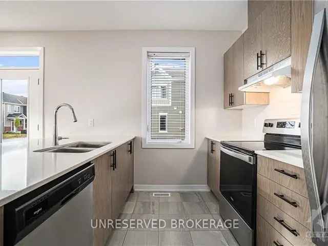 Townhouse For Sale in Ottawa, Ontario