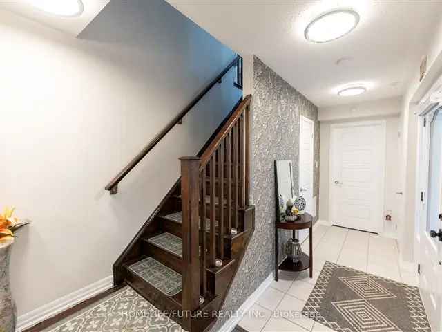 Townhouse For Sale in Oakville, Ontario