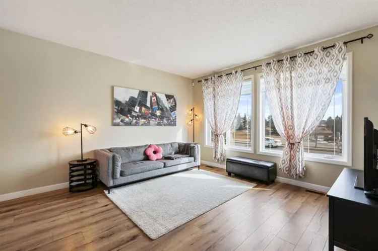 House For Sale in Calgary, Alberta